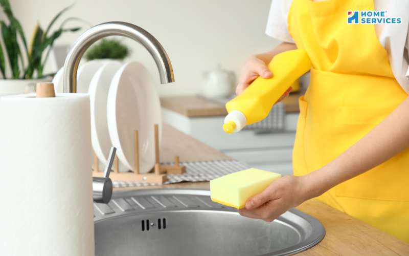 Cách đánh bóng inox bằng nước ấm và xà phòng 