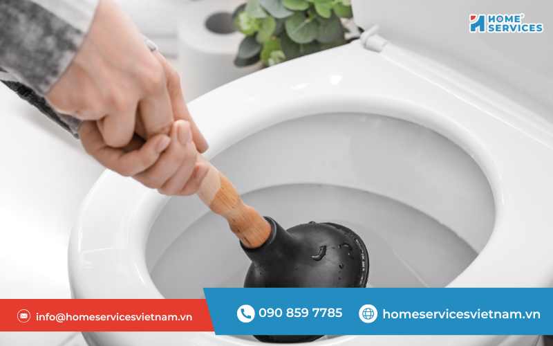 Thông cống nghẹt bằng cây thụt bồn cầu 