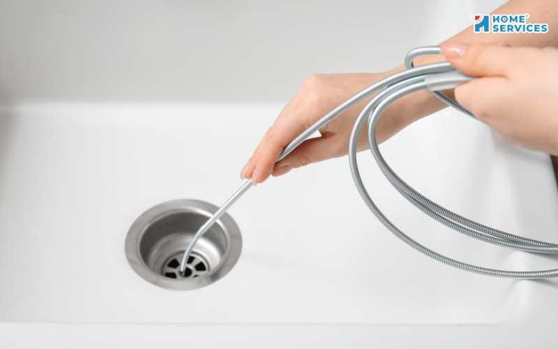 Cách thông cống nghẹt bằng dây lò xo