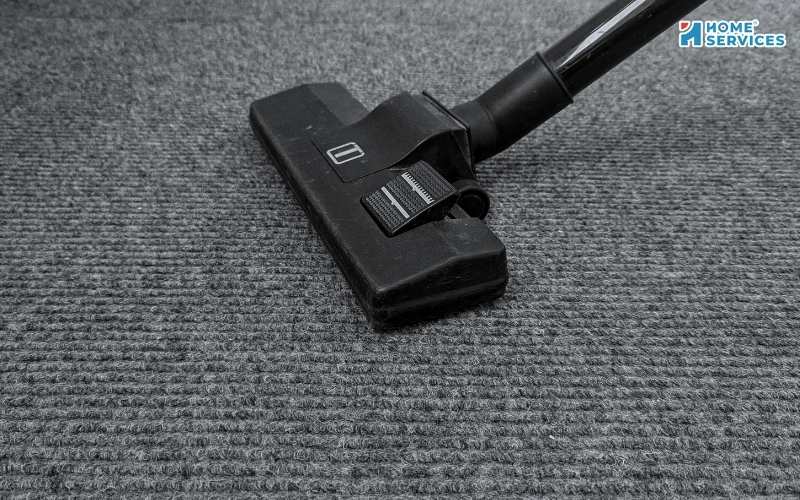 Hút bụi định kỳ trên thảm 