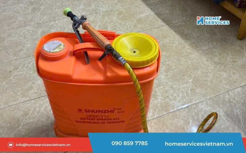 Bình phun dung dịch giặt ghế văn phòng