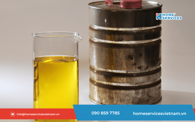 Dùng xăng thơm để tẩy vết băng dính