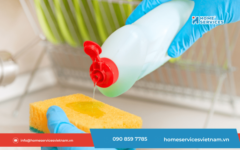 tẩy vết băng dính bằng nước rửa chén