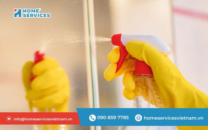 Tẩy keo decal bằng nước rửa kính