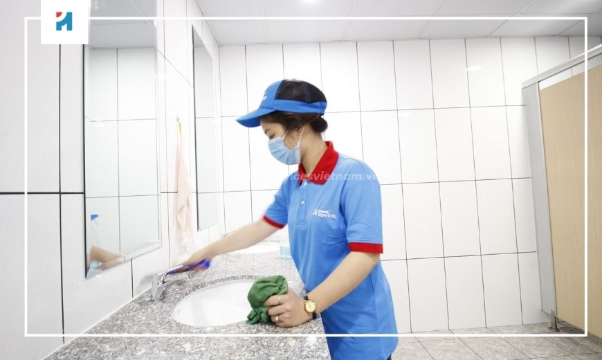 Công việc vệ sinh toilet trường học